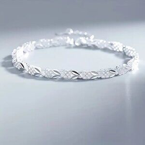 A Stylish And Simple Hollow Bracelet Made Of 925 Silver, Suitable For Daily Wear